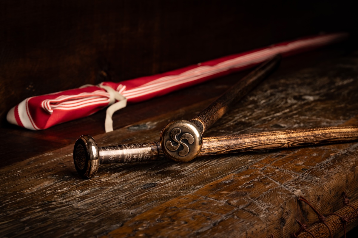 Makila d'honneur traditionnel en bois de néflier totalement personnalisable