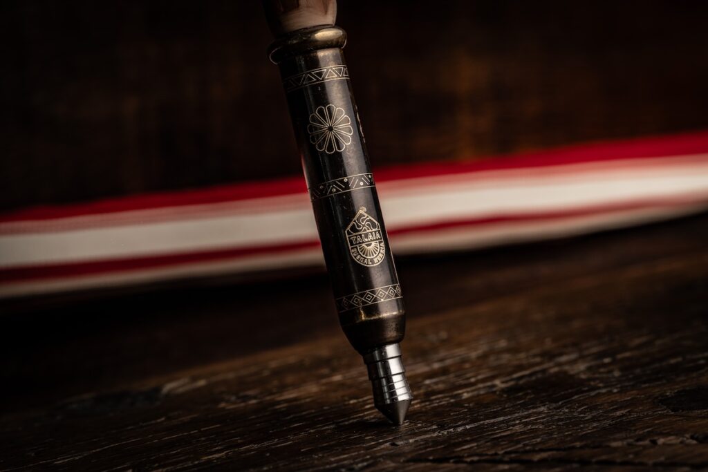 Makila d'honneur traditionnel en bois de néflier totalement personnalisable