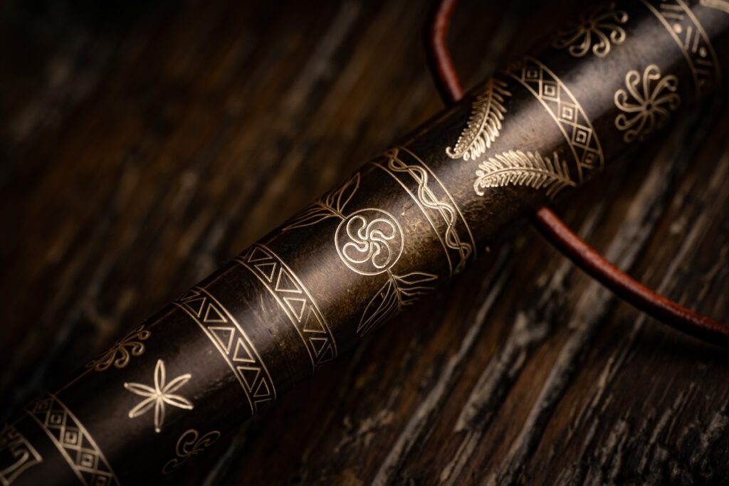 Makila d'honneur traditionnel en bois de néflier totalement personnalisable